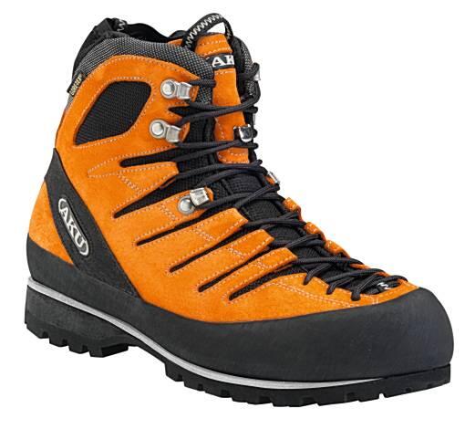 Robust, wasserdicht und mit griffiger Sohle: So muss ein ausgewachsener Bergschuh daherkommen.