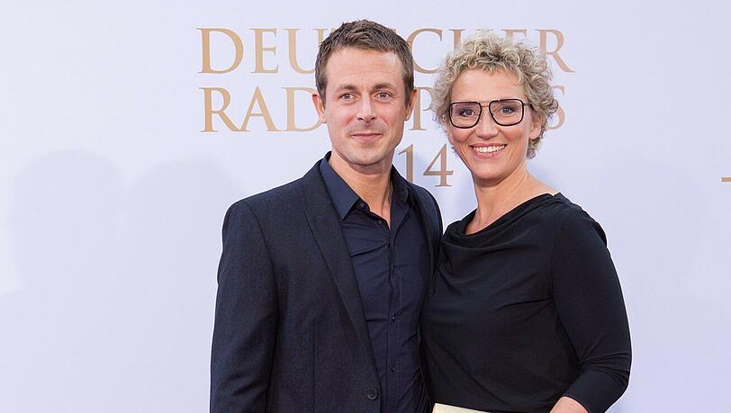 Alexander Bommes und Julia Westlake waren sieben Jahre lang ein Paar. Sie haben zwei gemeinsame Kinder Alexander Bommes und Julia Westlake waren sieben Jahre lang ein Paar. Sie haben zwei gemeinsame Kinder
