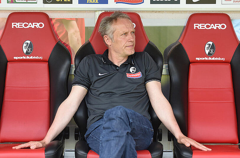 Christian Streich beklagt die Pfiffe gegen seiner Mannschaft nach einer überragenden Saison.