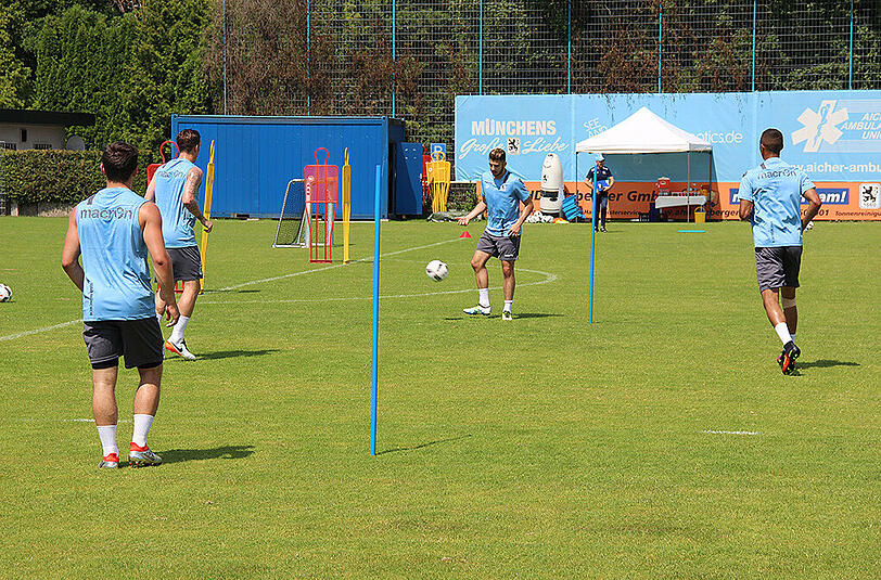 Am Samstag startete der TSV 1860 München ganz offiziell in die neue Saison. Klicken Sie sich durch die Bilder des Traningsauftakts mit dem neuen Trainer Kosta Runjaic.