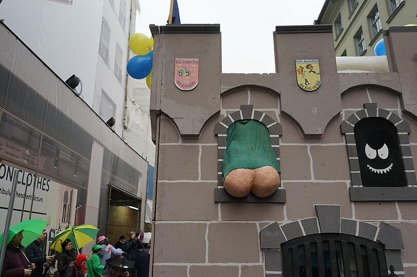 Kalt war's, aber lustig: So feierten die Damischen Ritter ihren Faschingsumzug in der Innenstadt. Die Bilder zum Durchklicken.