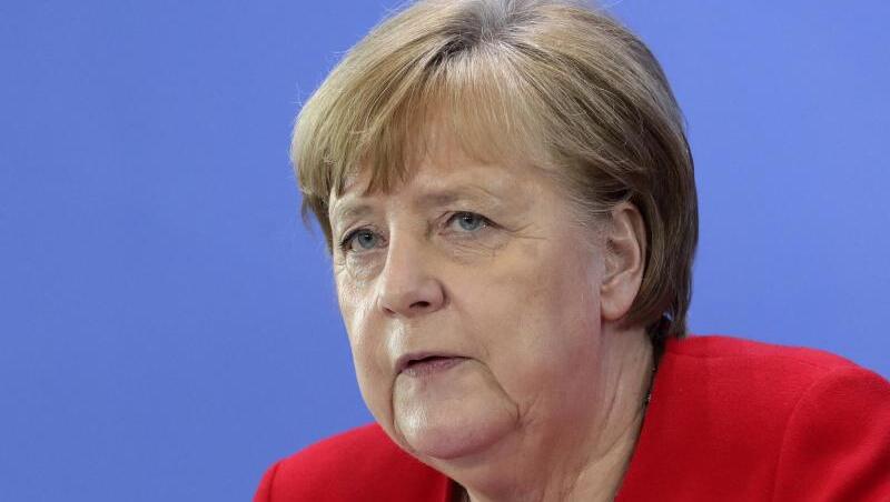 Bundeskanzlerin Angela Merkel: Abstand, Mundschutz tragen und aufeinander Rücksicht nehmen. Bundeskanzlerin Angela Merkel: Abstand, Mundschutz tragen und aufeinander Rücksicht nehmen.