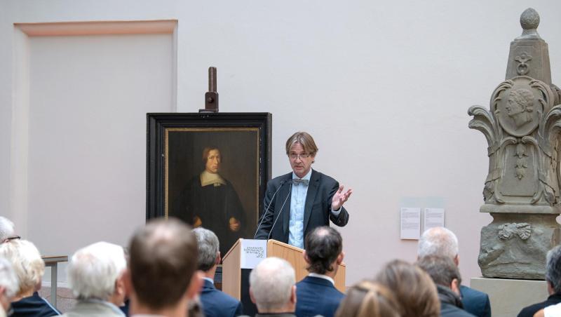 Bernhard Maaz, Kunsthistoriker, spricht bei der Veranstaltung zur Restitution von neun NS-Raubkunstwerken. Foto: Sina Schuldt Bernhard Maaz, Kunsthistoriker, spricht bei der Veranstaltung zur Restitution von neun NS-Raubkunstwerken. Foto: Sina Schuldt