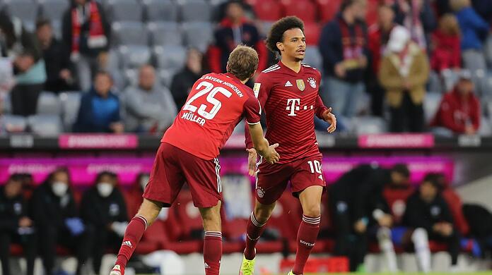 Aufmunterung von Müller (l.):Leroy Sané.