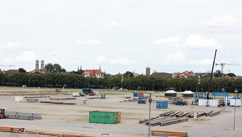So sah die Wiesn-Baustelle am Montagnachmittag aus, die früher beginnt als üblich. So sah die Wiesn-Baustelle am Montagnachmittag aus, die früher beginnt als üblich.