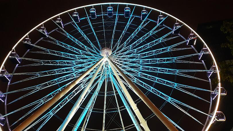 Das Riesenrad Umadum im Werksviertel. Es ist 78 Meter hoch und bietet bei gutem Wetter volle Sicht über die Stadt. Heuer ist es auch Teil der Langen Nacht der Musik.