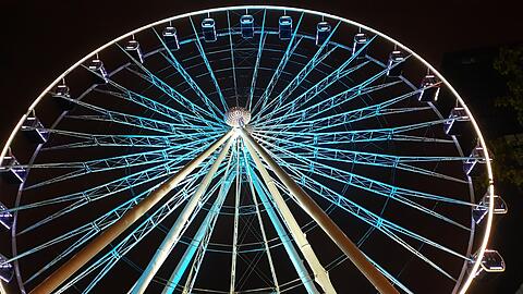Das Riesenrad Umadum im Werksviertel. Es ist 78 Meter hoch und bietet bei gutem Wetter volle Sicht über die Stadt. Heuer ist es auch Teil der Langen Nacht der Musik.