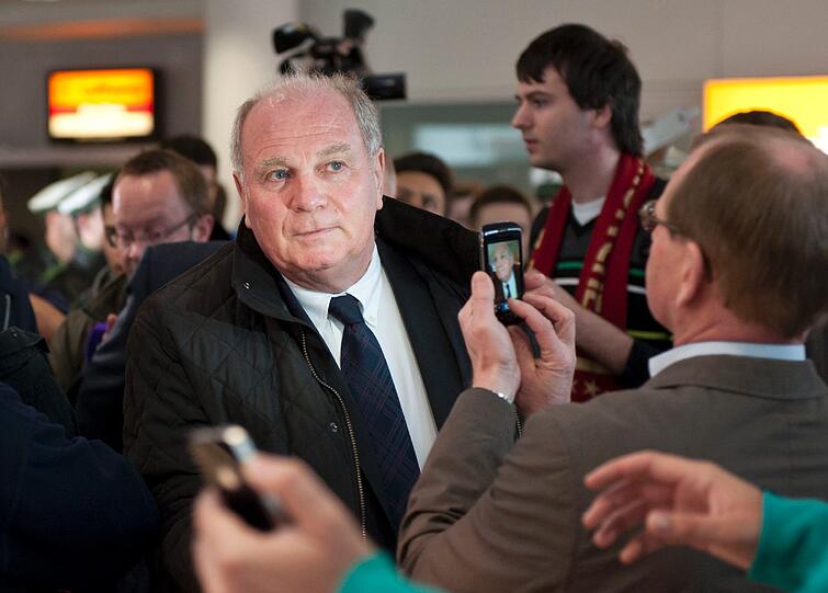 Der FC Bayern vor dem Abflug nach London - Bilder vom Flughafen München