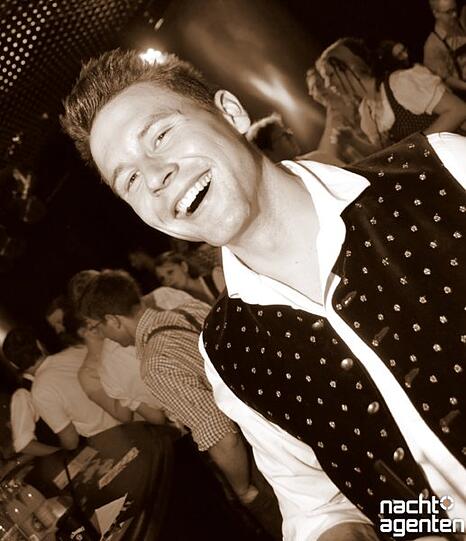 Tracht und Club - das passt zusammen! Am Dienstag wurde beim "Heimatabend" im "8below" gefeiert. Mehr Bilder unter: www.nachtagenten.de