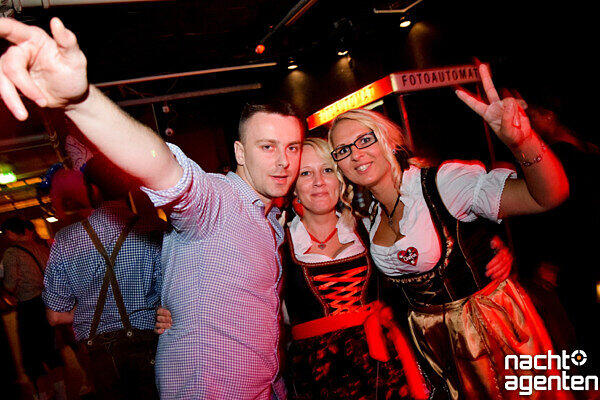 Zur Wiesn machen die Münchner im Neuraum nonstop Party.