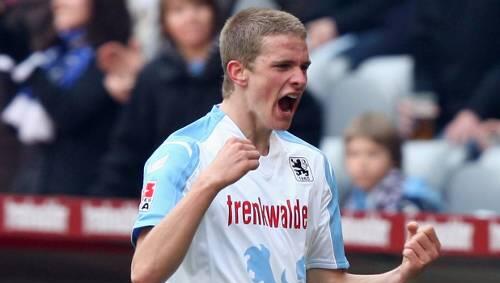 Weder Bremen will Lars Bender (19) an die Weser locken. Weder Bremen will Lars Bender (19) an die Weser locken.