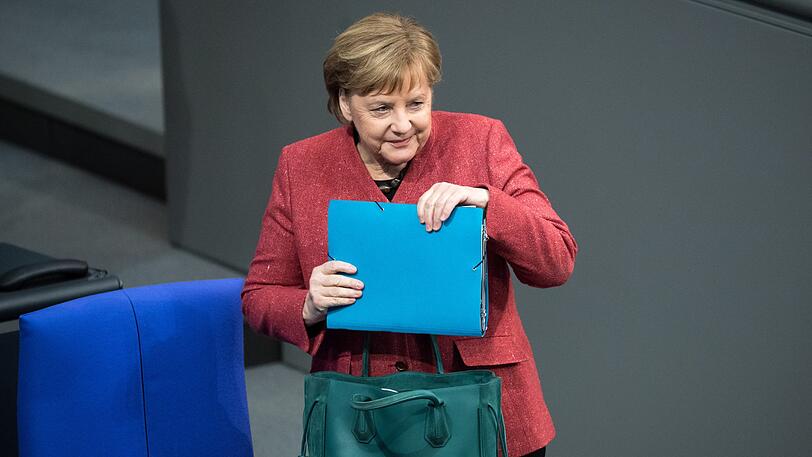 "Wir haben uns auch gegenseitig etwas zugemutet. Ich euch. Aber ich erlaube mir zu sagen, dass es auch - ganz ganz selten natürlich - auch mal umgekehrt war." Bundeskanzlerin Angela Merkel am 7. Dezember bei ihrer Abschiedsrede als CDU-Bundesvorsitzende vor dem Parteitag in Hamburg.
