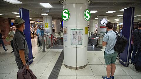 Die Sperrung der Stammstrecke traf Reisende am Dienstag mit voller Wucht.