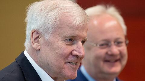 Horst Seehofer (l, CSU), ehemaliger Ministerpräsident von Bayern.