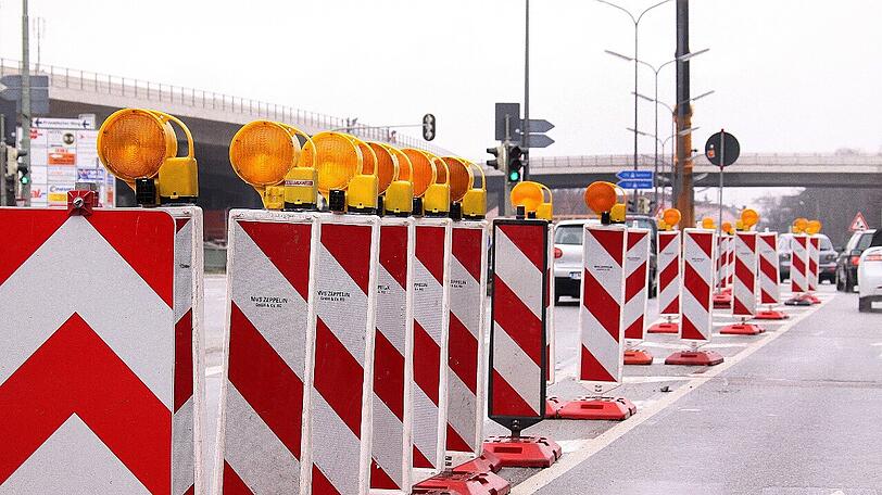 Der Verkehr wird über die Kreisstraße M 3 und die Bundesstraße 471 nach Garching und über die Staatsstraße 2350 nach München umgeleitet.