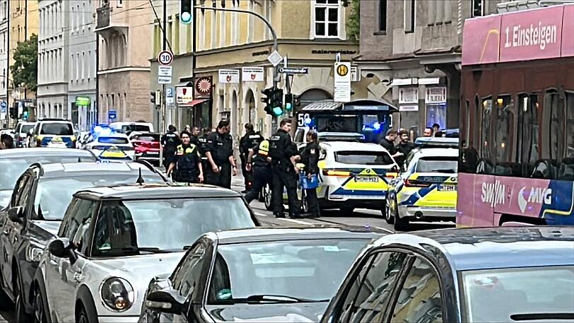 Mehrere Streifen sind vor Ort. Mehrere Streifen sind vor Ort.