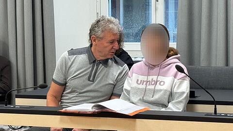 Die 34-J&auml;hrige muss sich wegen versuchten Mordes verantworten.