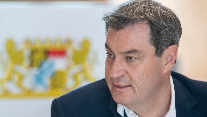 Markus Söder zu Beginn der Kabinettssitzung an seinem Platz im Kuppelsaal der Bayerischen Staatskanzlei. Markus Söder zu Beginn der Kabinettssitzung an seinem Platz im Kuppelsaal der Bayerischen Staatskanzlei.