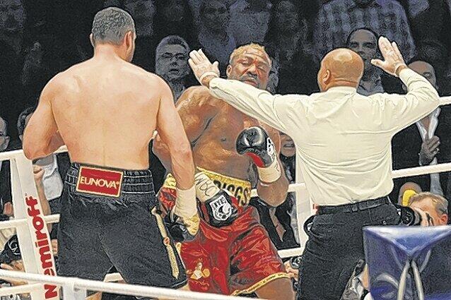 Erst als der Ringgong ertönt ist, stellt sich Ian John-Lewis schützend vor Briggs, der von Klitschko schwerst getroffen wurde. F: nordphoto