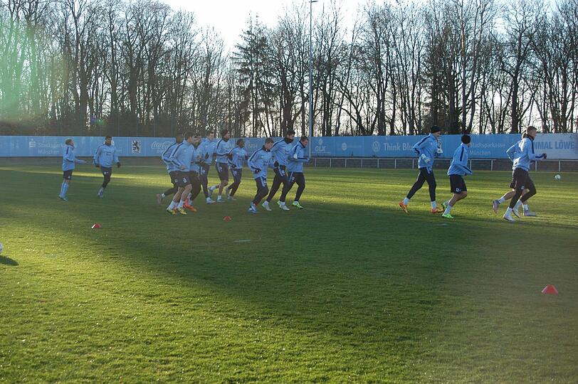 Die Löwen übten bei der Trainingseinheit am Dienstagnachmittag vor allem das Kombinationsspiel.