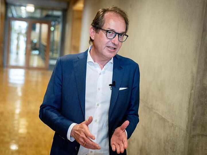 Alexander Dobrindt, CSU-Landesgruppenchef, gestikuliert. Foto: Kay Nietfeld/dpa