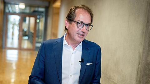 Alexander Dobrindt, CSU-Landesgruppenchef, gestikuliert. Foto: Kay Nietfeld/dpa