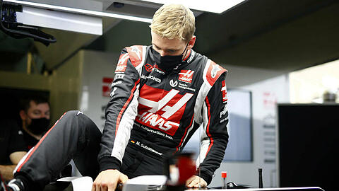 Mick Schumacher in seiner neuen Arbeitskleidung