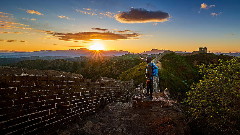 Die Chinesische Mauer ist eines der sieben Weltwunder.