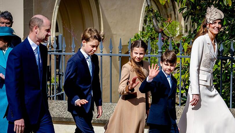 Der winkende Prinz Louis mit seinen Eltern Prinz William und Prinzessin Kate sowie seinen Geschwistern Prinz George und Prinzessin Charlotte.