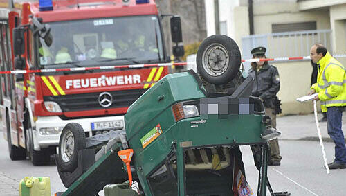 Schwerer Unfall mit einem Kleinlaster in München Schwerer Unfall mit einem Kleinlaster in München