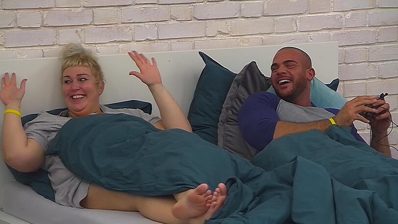 Am Ende sucht sie sich Manuel aus. Sie bilden Team Gelb
