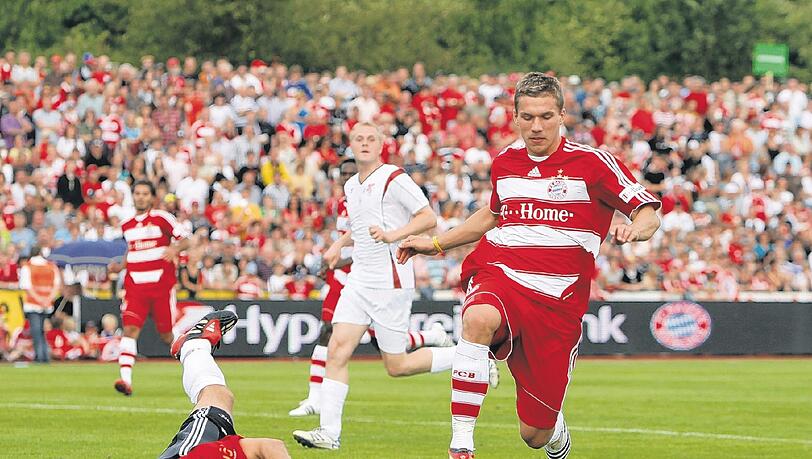 „Mit der Geburt ist alles um Vielfaches besser geworden“: Podolski trägt den Namen seines Sohnes Louis sogar auf dem Schuh. Foto: GI „Mit der Geburt ist alles um Vielfaches besser geworden“: Podolski trägt den Namen seines Sohnes Louis sogar auf dem Schuh. Foto: GI