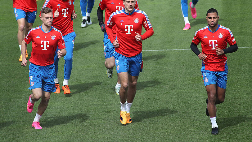 Können derzeit nicht überzeugen: Die Bayern-Spieler um Joshua Kimmich (l.), Leon Goretzka (M.) und Serge Gnabry.