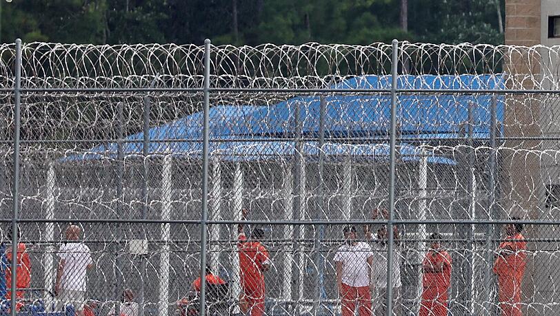 Die Bischöfe in den USA sind besorgt über die Zustände in Abschiebezentren. (Symbolbild) Die Bischöfe in den USA sind besorgt über die Zustände in Abschiebezentren. (Symbolbild)