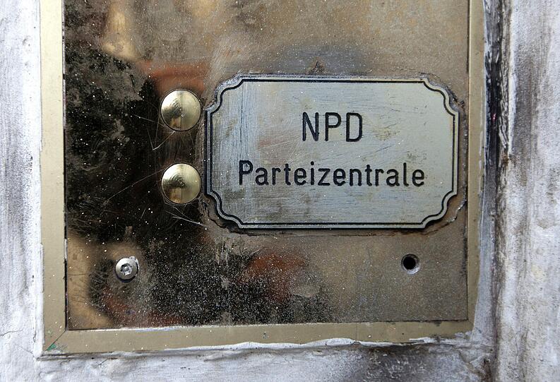 Bislang reichen die Beweise noch nicht für ein Verbotsverfahren gegen die rechte Partei NPD. Mitglieder der Partei sollen mit den drei Terroristen kollaboriert haben.