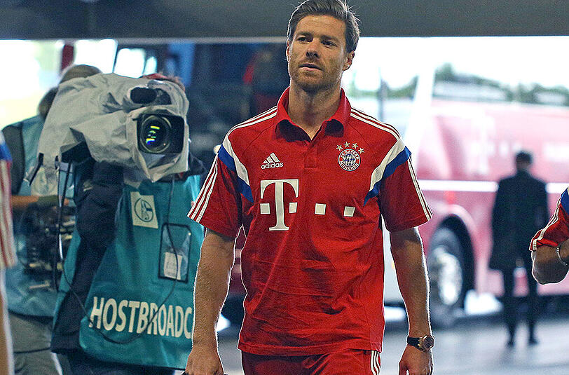 Xabi Alonso gab gegen Schalke gleich sein Debüt in der Startelf für den FC Bayern