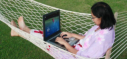 Als Arbeitsgerät genügt ein Laptop, Foto: Nanostick