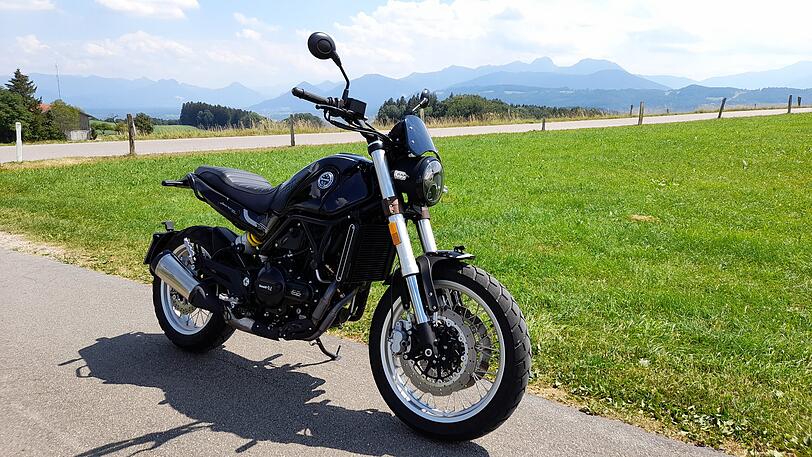 Das Design der Leoncino 500 Cross kann man schlicht als gelungen bezeichnen, es kombiniert geschickt Retro-Elemente mit modernen Zutaten.