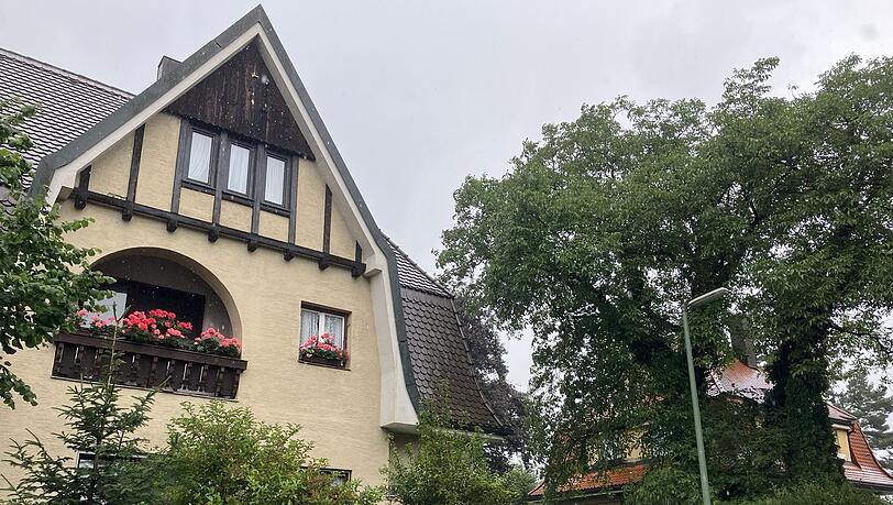 Noch heute kann man in Hadern Teile der Kleinhaus-Kolonie München-Südwest sehen. Noch heute kann man in Hadern Teile der Kleinhaus-Kolonie München-Südwest sehen.