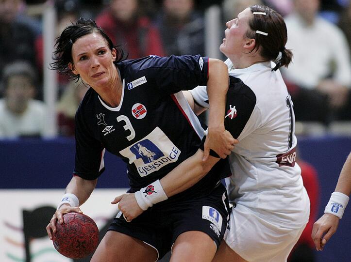 Katja Nyberg (links), ehemalige Handballspielerin