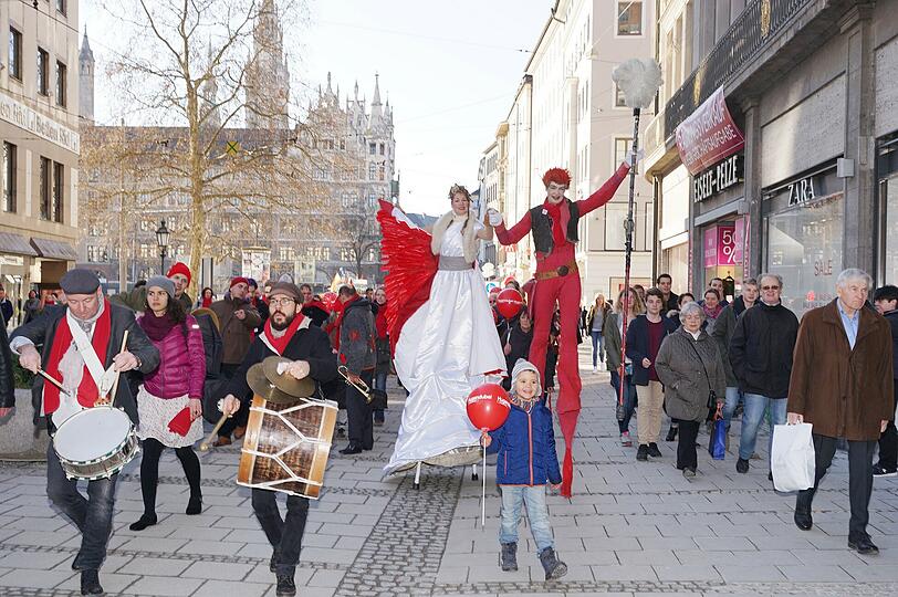 Auf sechs Stockwerken waren hier bis zu 100 000 Titel zu finden &ndash; im Moment sind es schon viel weniger. Denn: Der Hugendubel am Marienplatz wird für eineinhalb Jahre geschlossen, das Gebäude umgebaut und modernisiert. Die Bilder vom Abschied am Samstag.