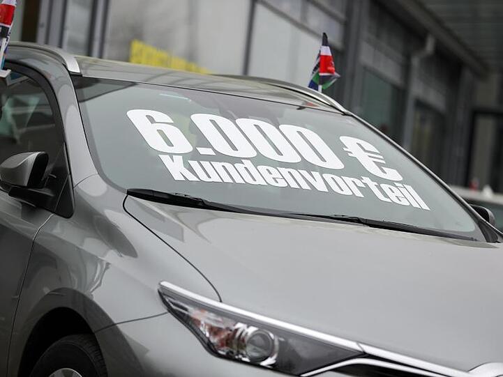 Im kommenden Jahr müssen die Hersteller die Verkäufe von Hybriden, Elektroautos und Kleinwagen steigern, um die neuen CO2-Regeln der EU zu erfüllen.