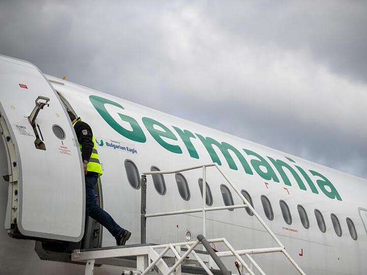 Germania mit fast 1700 Mitarbeitern hatte Anfang Februar Insolvenz angemeldet und den Flugbetrieb eingestellt - fast eineinhalb Jahre nach der spektakulären Air-Berlin-Pleite.