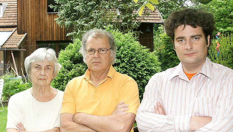 Drei Generationen: Oma Helmtrud Daschner, Sohn Raimer Uhlig und Enkel Sebastian Uhlig - die Familie muss für eine Straße weichen Drei Generationen: Oma Helmtrud Daschner, Sohn Raimer Uhlig und Enkel Sebastian Uhlig - die Familie muss für eine Straße weichen