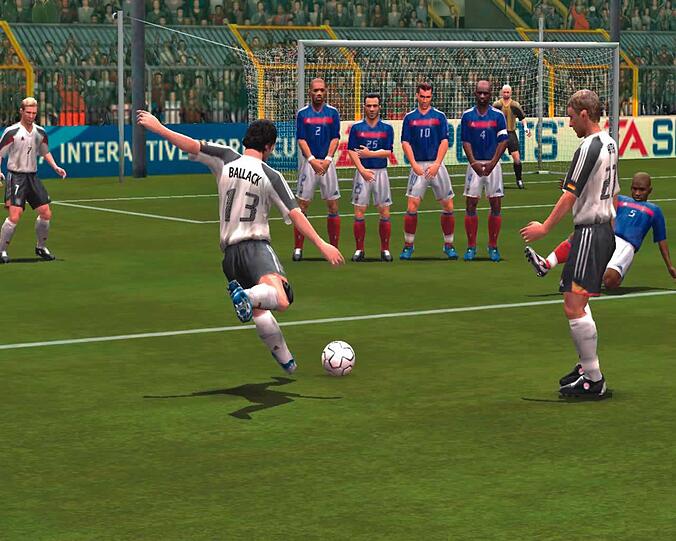 Der Karrieremodus wurde für "FIFA 06" deutlich erweitert. Wer sein Talent eher abseits des Rasens sah, konnte dies im Manager-Modus beweisen. Neu: Die Chemie musste stimmen - denn die Zusammensetzung des Teams wirkte sich auf die Stärke der Truppe aus. Der Karrieremodus wurde für "FIFA 06" deutlich erweitert. Wer sein Talent eher abseits des Rasens sah, konnte dies im Manager-Modus beweisen. Neu: Die Chemie musste stimmen - denn die Zusammensetzung des Teams wirkte sich auf die Stärke der Truppe aus.