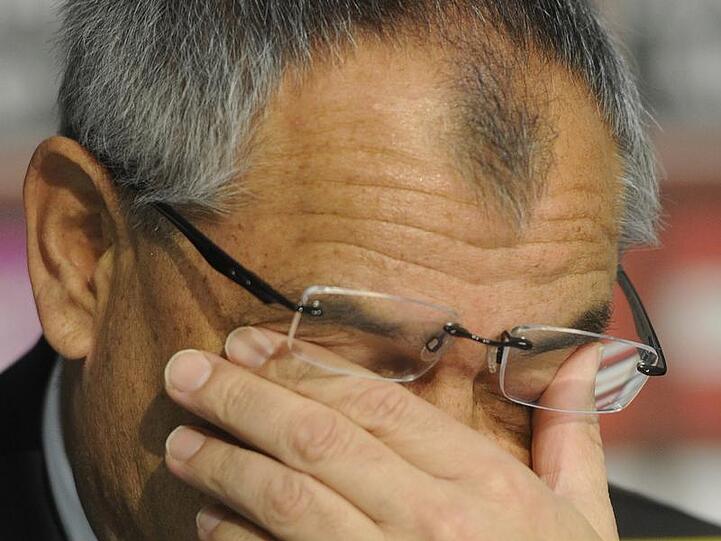 Schalke-04-Coach Felix Magath ist ratlos. Gegen Kaiserslautern gelangte er mit seiner Mannschaft an einem neuen Tiefpunkt an. Dafür streicht er erst einmal die Winterpause für seine Profis