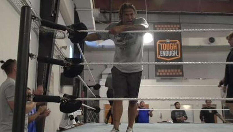Der Fotobeweis: Wrestling-Nachwuchsinstructor Robby Brookside twitterte das Bild - inzwischen wurde der Tweet gelöscht. Der Fotobeweis: Wrestling-Nachwuchsinstructor Robby Brookside twitterte das Bild - inzwischen wurde der Tweet gelöscht.