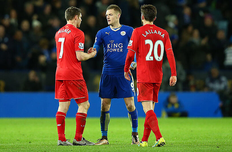 Jamie Vardy von Leicester City (Mitte) mit den Liverpool-Profis James Milner and Adam Lallana.
