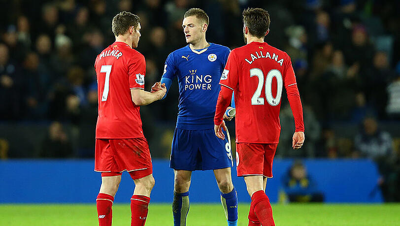 Jamie Vardy von Leicester City (Mitte) mit den Liverpool-Profis James Milner and Adam Lallana. Jamie Vardy von Leicester City (Mitte) mit den Liverpool-Profis James Milner and Adam Lallana.