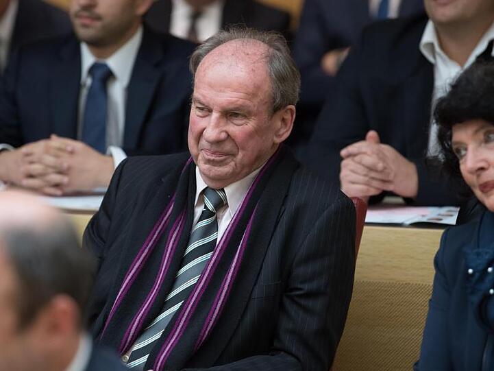 Raimund Swoboda (AfD) reagiert nach der Bekanntgabe des Wahlergebnis für die Wahl zum Vize-Landtagspräsident. Foto: Sven Hoppe/Archiv